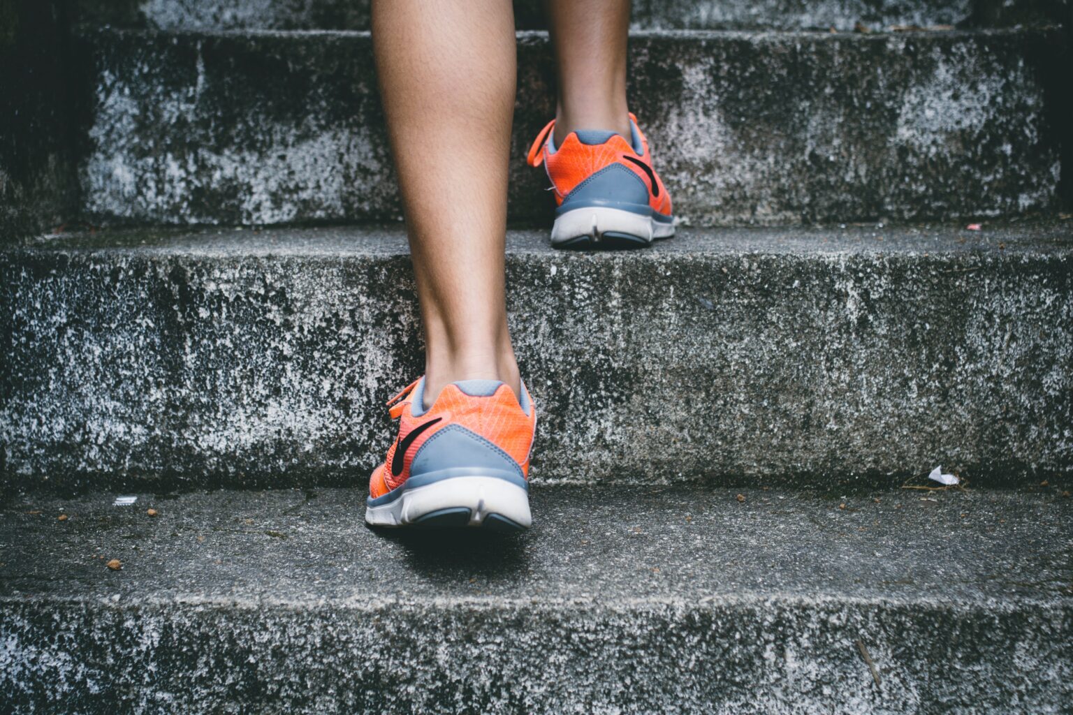 5 Essential Factors to Consider When Purchasing at Shoes Company Online