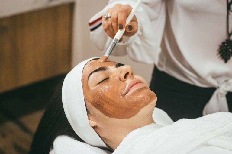 The Ultimate Skincare Routine for Healthy and Glowing Skin: A Guide from Beauty Equipment Suppliers