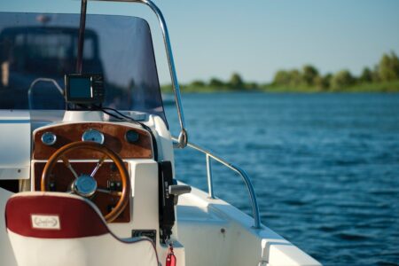 Maximizing Performance and Safety: Key Features of Marine Lithium Batteries