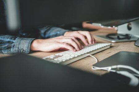 Maximize Efficiency and Cost Savings With Fleet Management Software