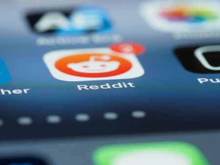 Unraveling the Blue Arrow Mystery: Why Do People Downvote on Reddit?