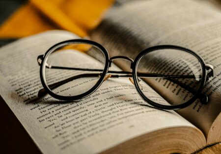 How to Choose the Perfect Pair of Reading Glasses for Comfort and Clarity