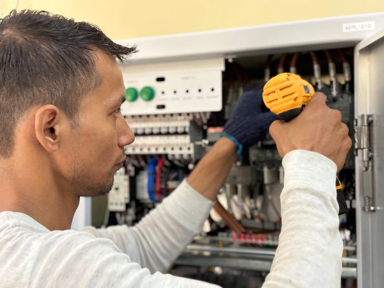 How to Choose the Right Electrical Equipment for Your Project How to Choose the Right Electrical Equipment for Your Project