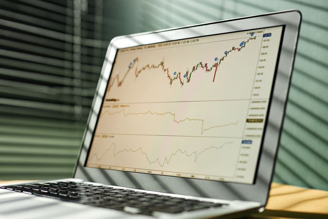 Understanding the Synthetic Risk and Reward Indicator Fast-Changing Investment Market Understanding the Synthetic Risk and Reward Indicator Fast-Changing Investment Market