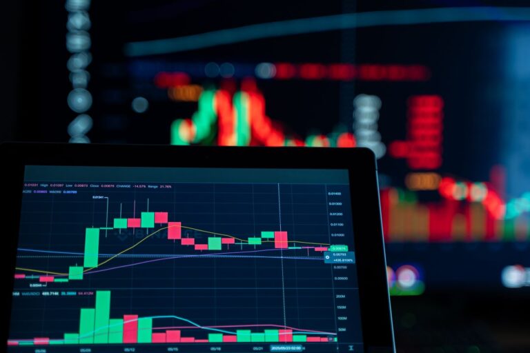 Smart Strategies for Hedging Market Volatility With Physical Precious Metals