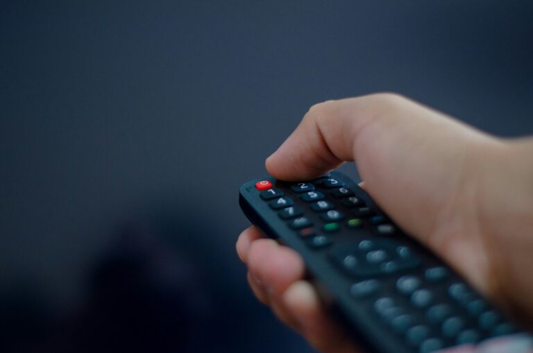 IPTV in USA: Why More People Are Ditching Cable for Good IPTV in USA: Why More People Are Ditching Cable for Good