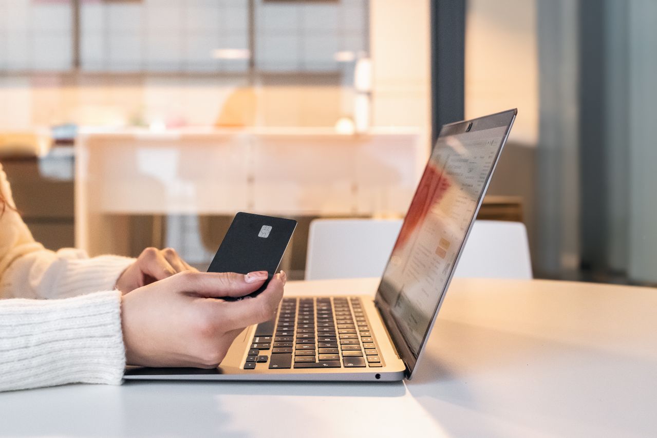 Why Paying the Minimum Amount Feels So Comfortable Why Paying the Minimum Amount Feels So Comfortable