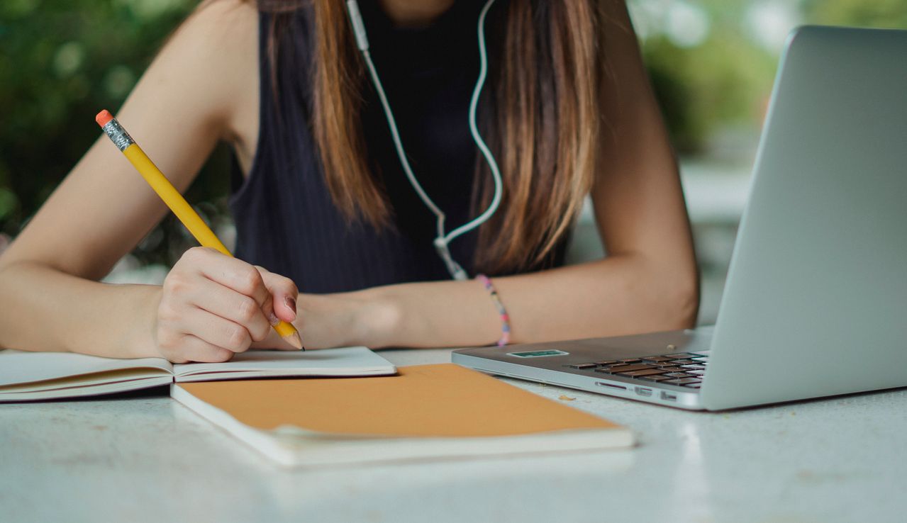 How the AMEP Helps New Migrants Build English Skills and Confidence How the AMEP Helps New Migrants Build English Skills and Confidence